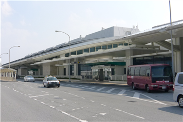 那覇空港まで車で約12分(約5.3㎞)