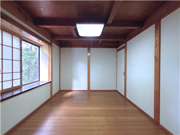 洋室を居室入口側より