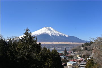 バルコニーからの富士山、山中湖の眺望/南西方向を撮影