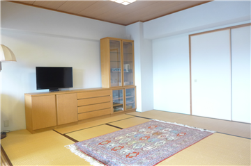 約8.0畳の和室/北東方向を撮影