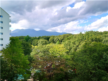 6階エレベーターホールより北西方向に望む那須連山