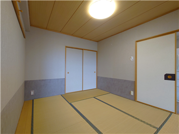 和室を南側角より