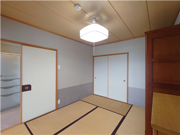 和室を東側角より