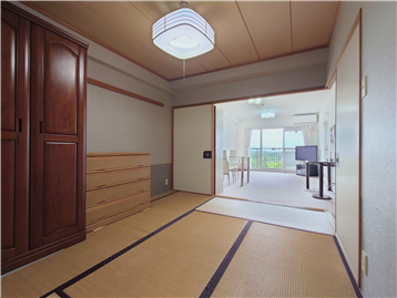 和室の西側角よりLDK方向