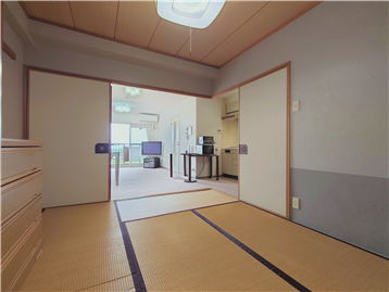 和室の北側角よりLDK方向