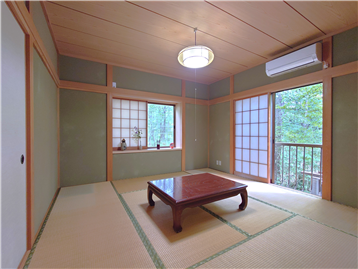 和室を居室入口側より