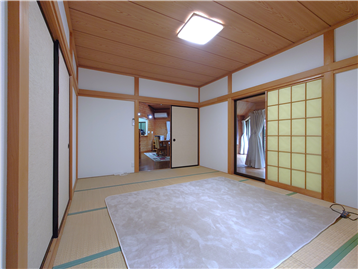 和室の南西側角よりLDK方向