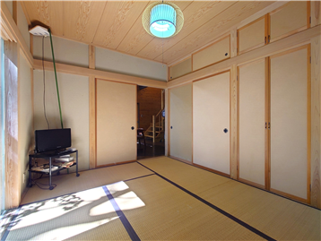 和室1の南東側角よりLDK方向