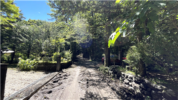 前面道路(南西方向を撮影)