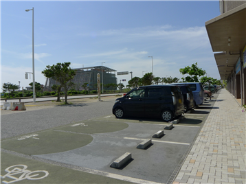 店舗前の駐車場