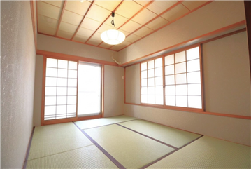 和室／入口より撮影（リフォーム・補修等前）