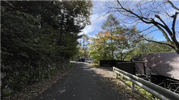 東側接道(南方向を撮影)