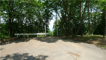 前面道路からの敷地（西方向を撮影）