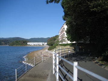 リゾートタウンを通る浜名湖周遊自転車道路