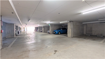 屋内駐車場（屋外駐車場もあり）