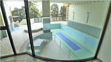 室内温水プール