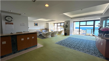 エントランスラウンジ