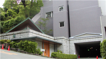 屋内駐車場入口