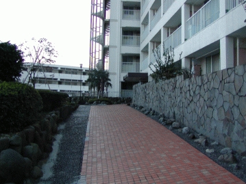 玄関アプローチ