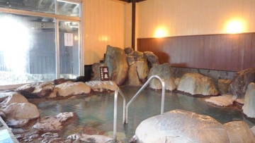 隣接する「ナウリゾート」の温泉大浴場