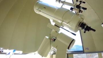 天文室の天体望遠鏡