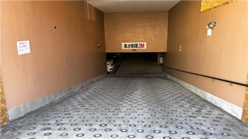 駐車場アプローチ