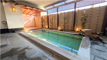 庭園風木肌風呂（露天）