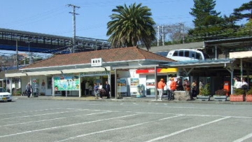 ＪＲ東海道本線真鶴駅／約４２０ｍ・徒歩約６分