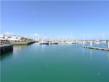 宜野湾港マリーナまで約200m