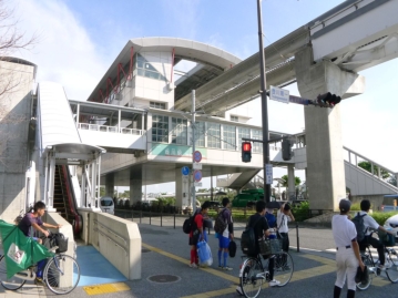モノレール「壷川」駅徒歩６分（約４２０ｍ）