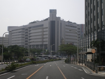 大型商業施設　車２分（約１ｋｍ)