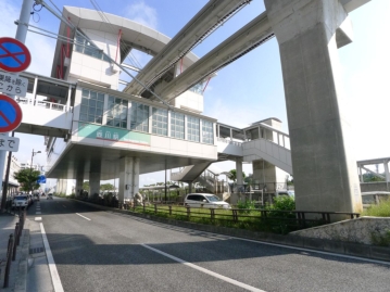 モノレール「壷川駅」まで徒歩７分（約５６０ｍ）