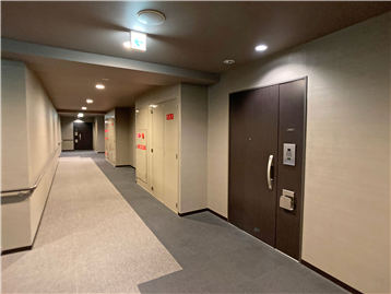 ホテルライクな内廊下（１３階）
