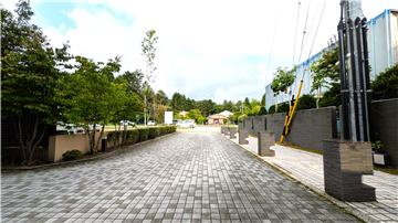 プリンス通りへの玄関アプローチ