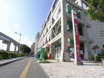 那覇中央郵便局徒歩３分（約１８０ｍ）