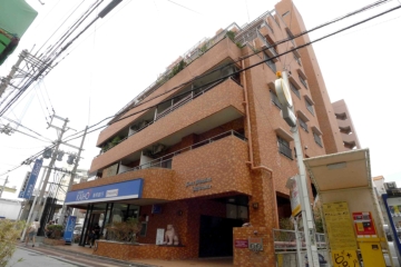 北側から見た10階建外観