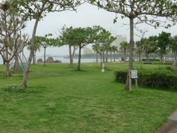 安良波公園徒歩２分（約１１０ｍ）