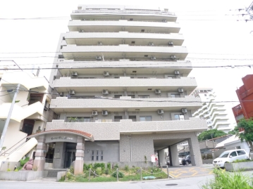 平成１４年築の１０階建外観
