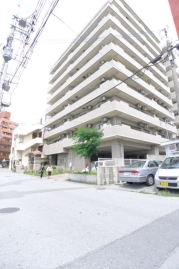 平成１４年築の１０階建外観