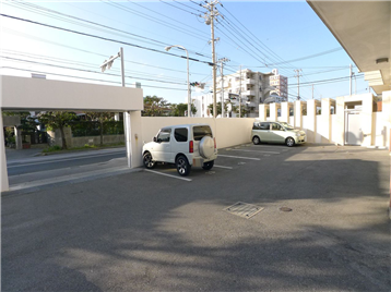 駐車場入口ゲート付近