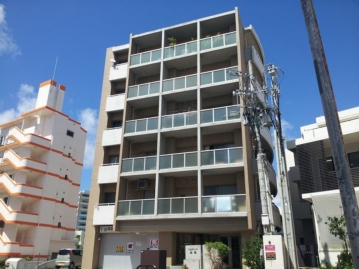 平成１２年築、７階建の対象不動産外観