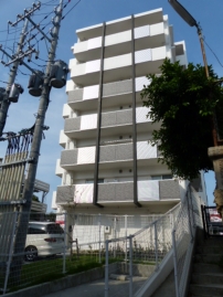 中層階棟外観／西側接道より撮影