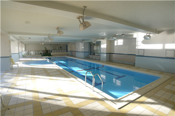 屋内温水プール