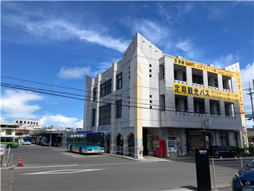 石垣市バスターミナルまで車で約12分（約5.7㎞） 