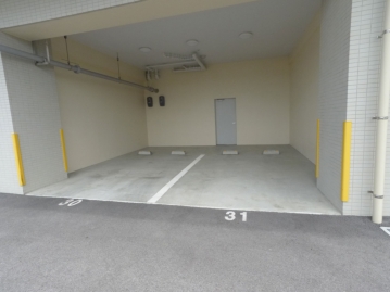 駐車場（屋根付区画）