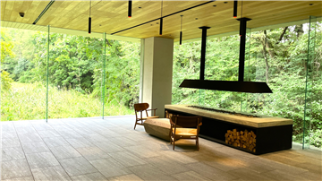 A棟エントランスホール