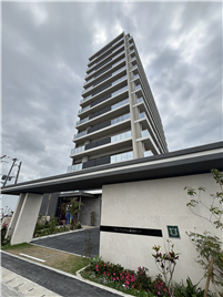 13階建の建物外観