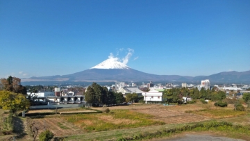 世界文化遺産『富士山』を敷地内から西方向に望みます
